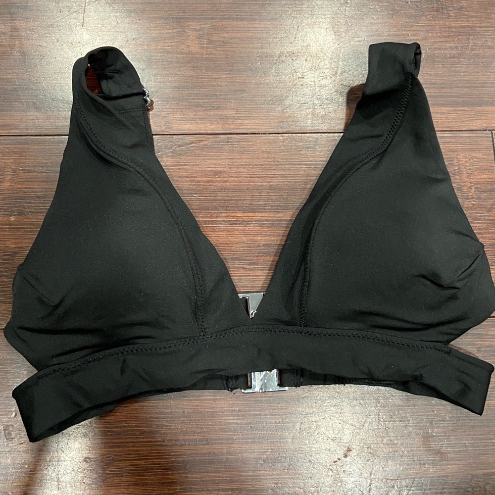 H&M Woman’s swim top with support size 4